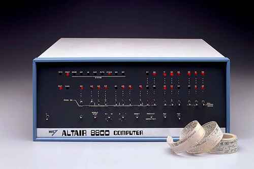 Первый народный персональный компьютер Altair 8800 Первый народный персональный компьютер Altair 8800