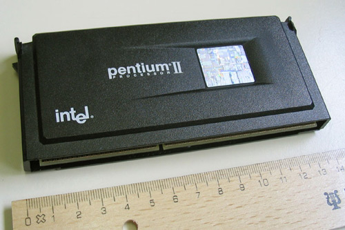 Процессор Pentium II, который изготавливался в пластиковом корпусе Процессор Pentium II, который изготавливался в пластиковом корпусе