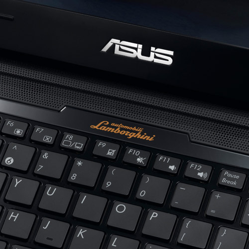 Решетка аудиодинамиков над клавиатурой ноутбука ASUS Lamborghini VX7