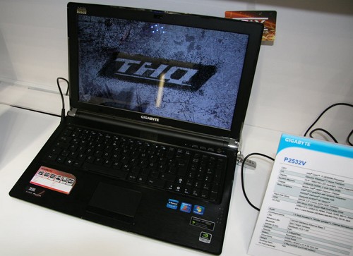Ноутбук Gigabyte P2532M на стенде компании